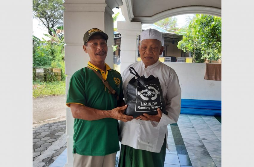  Ratusan Guru Ngaji Terima Paket Sembako dari NU Care Wates Tanjunganom